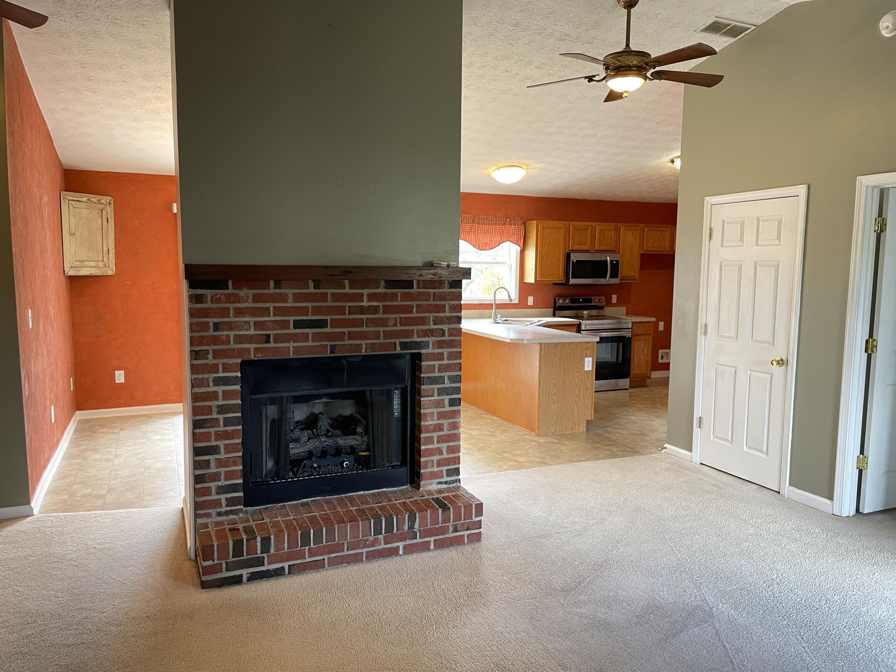 Image 4: Family Room to Kitchen