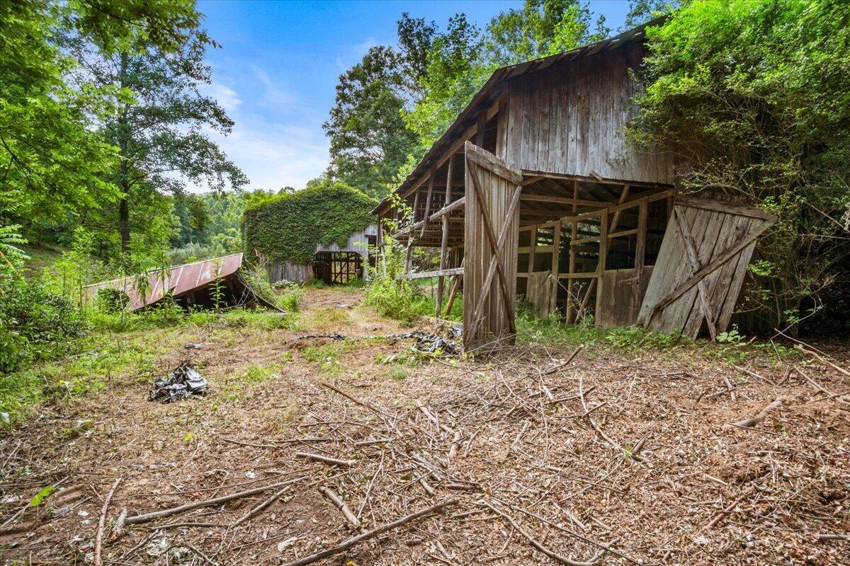 Image 2: Tobacco Barn