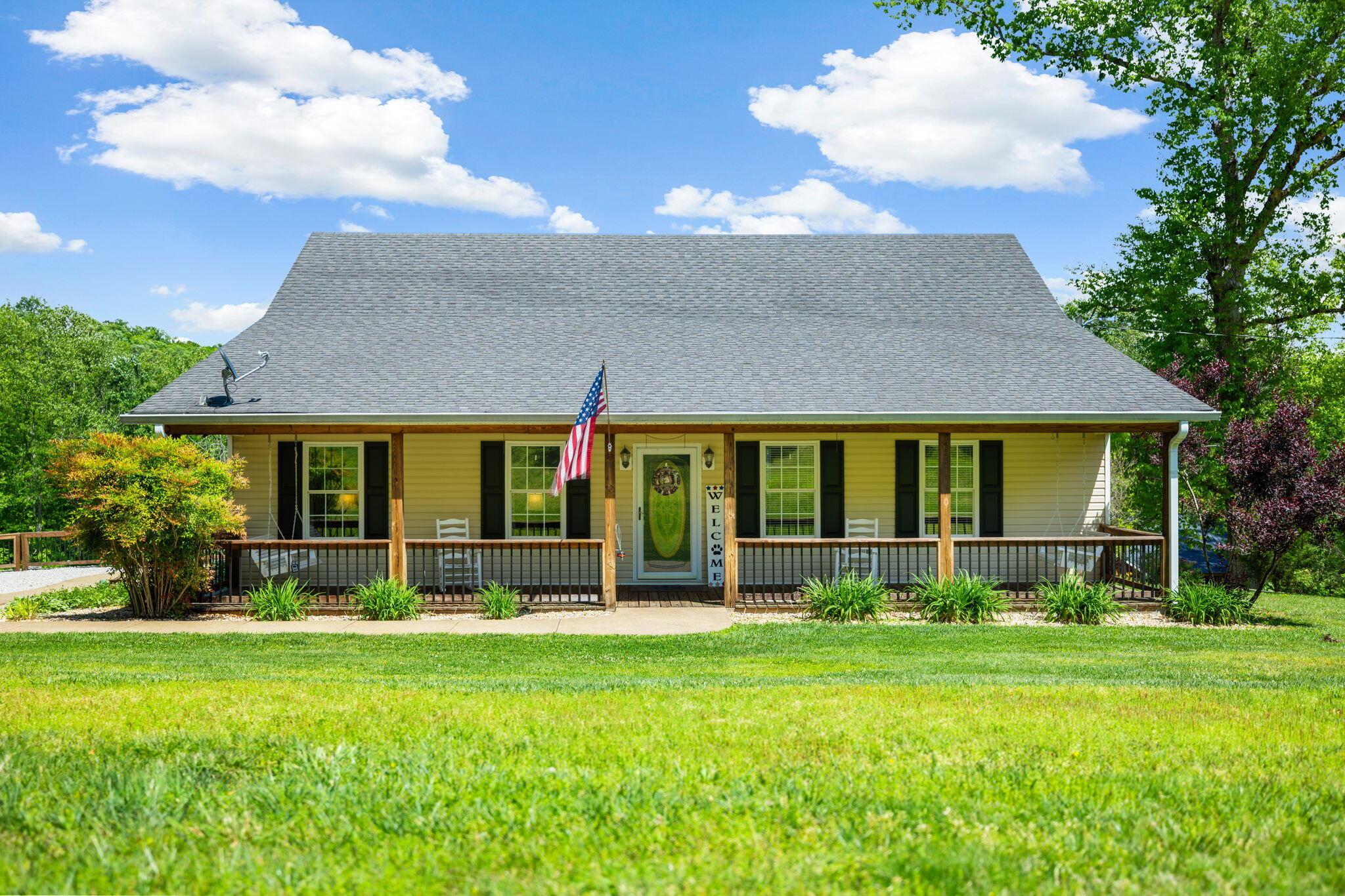 Image 2: KY Home for sale spring shoot 3