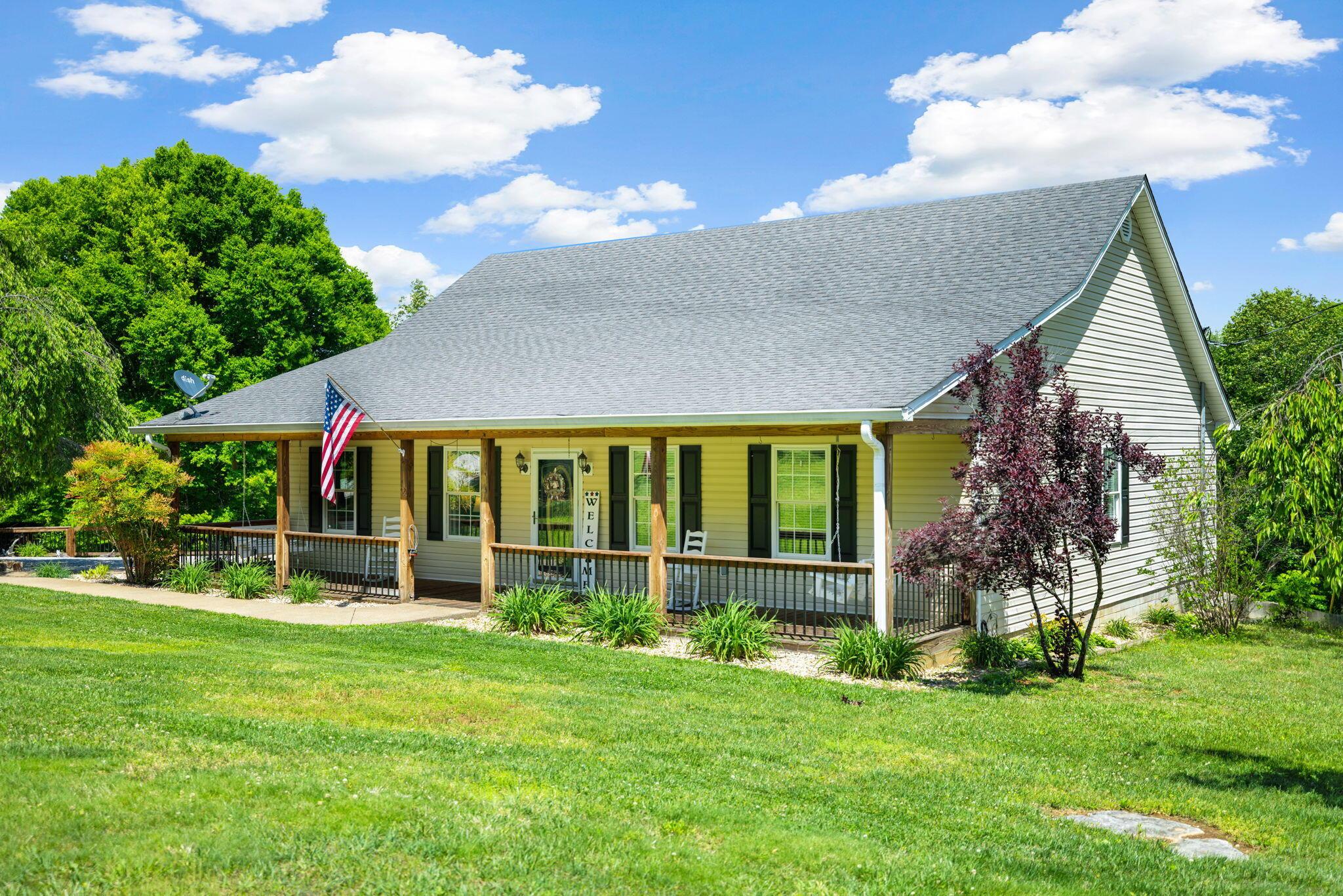 Image 3: KY Home for sale spring shoot 8