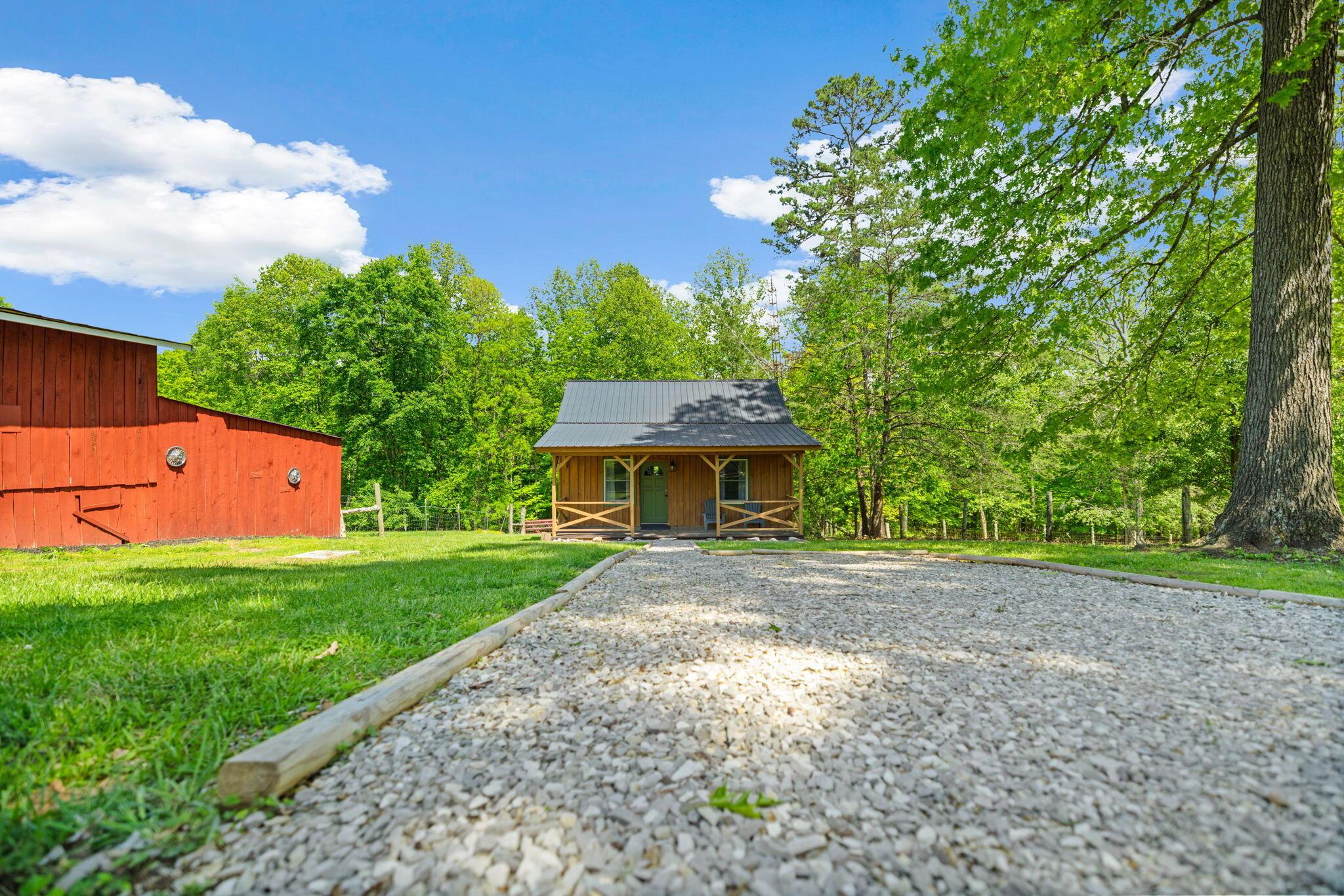 Image 4: KY Home for sale spring shoot 44