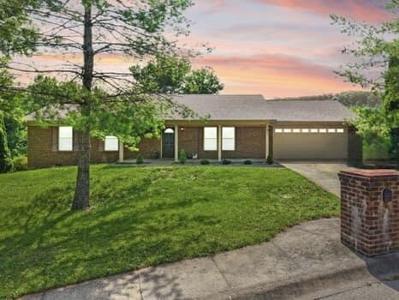 201 Pinecrest Court