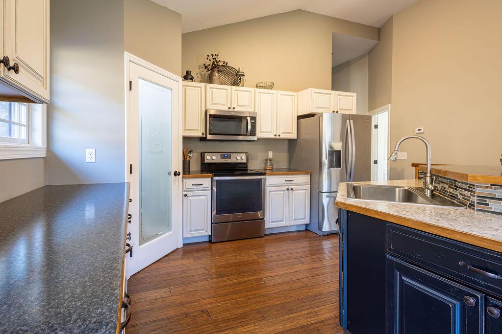 Image 3: 656WolfRunRd-33