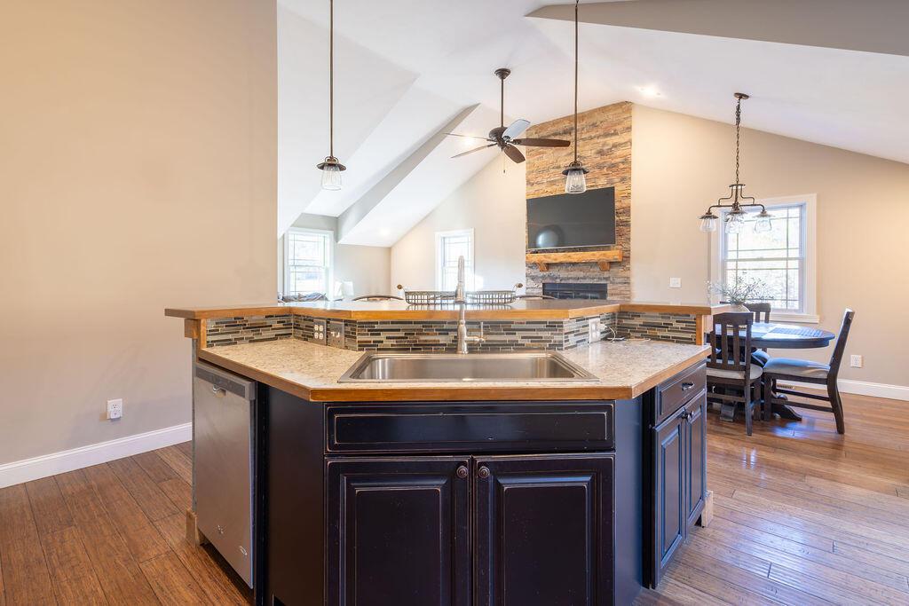 Image 4: 656WolfRunRd-32