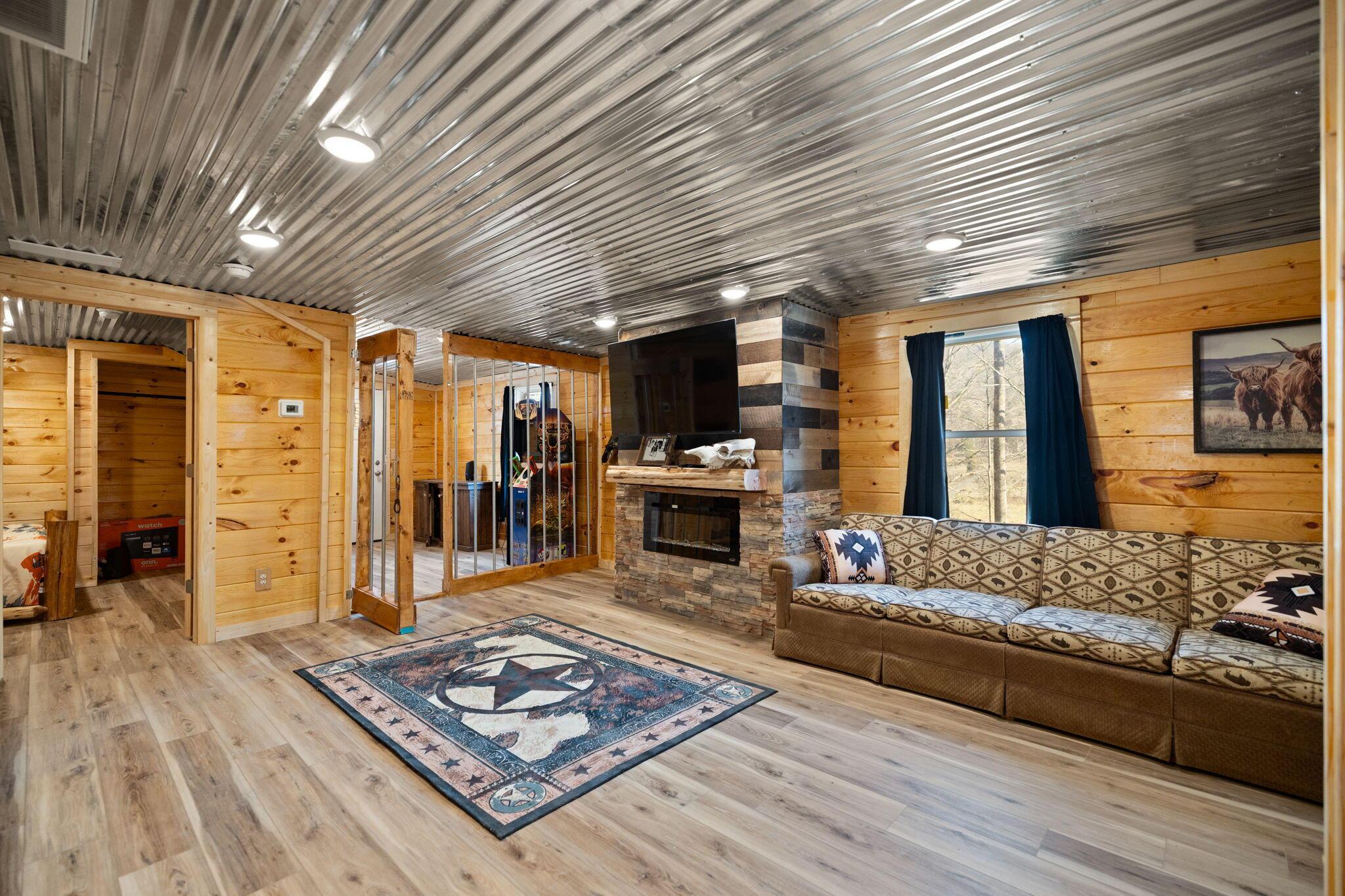 Image 2: 2-web-or-mls-118A4989