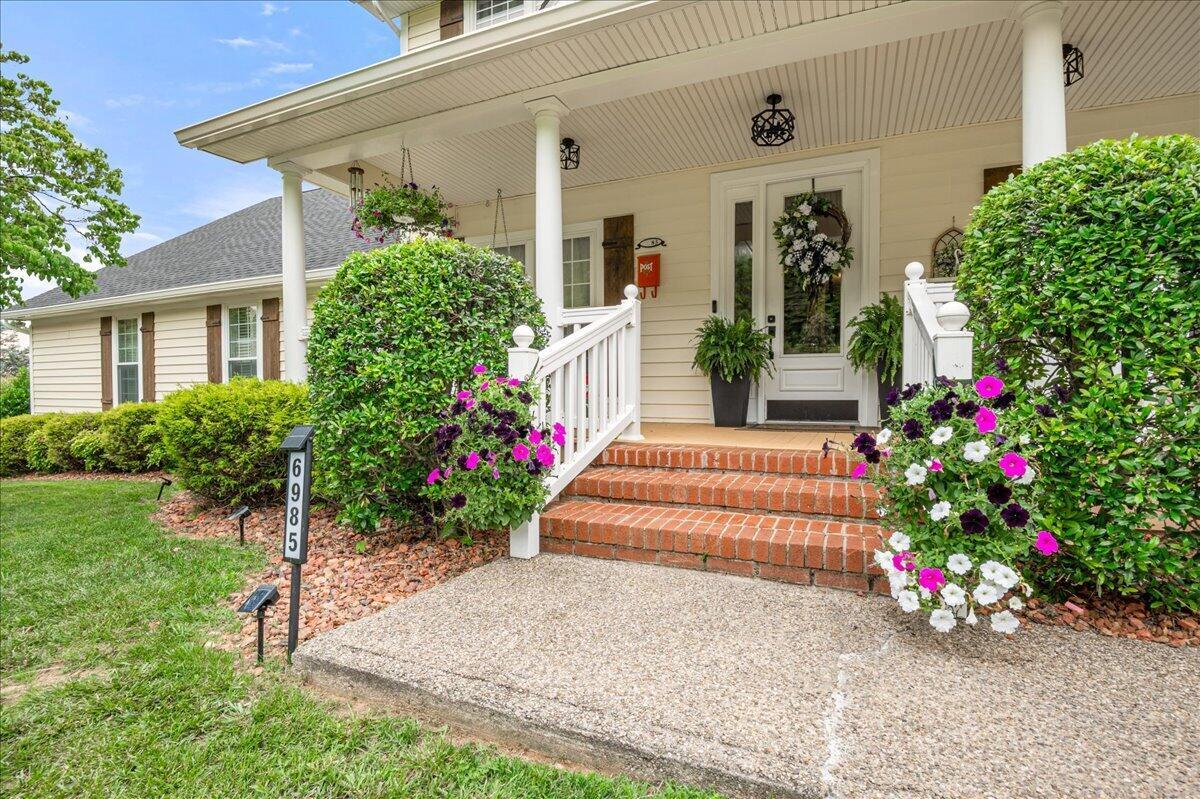 Image 3: 02-Front Porch
