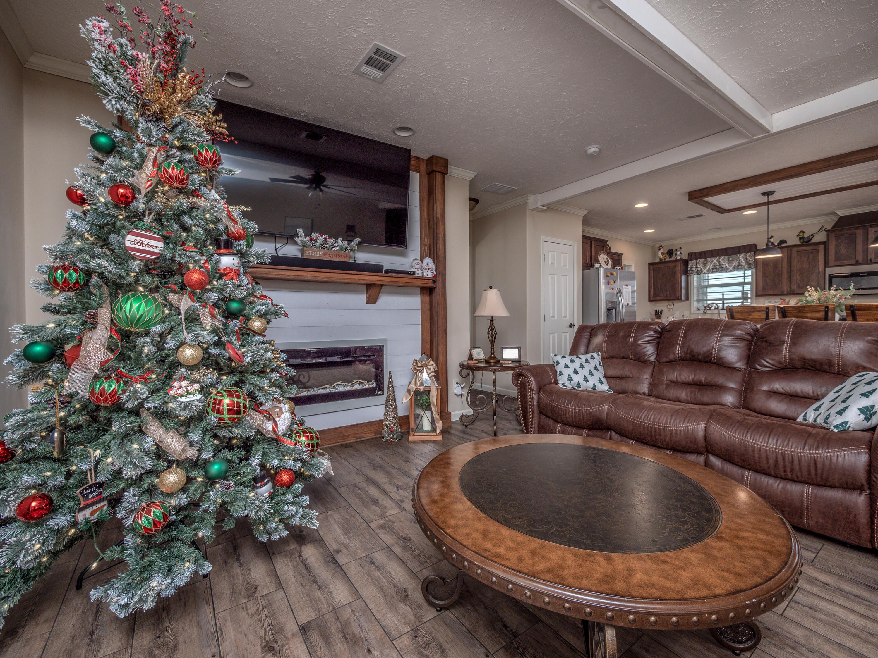 Image 3: PTH11895-Edit