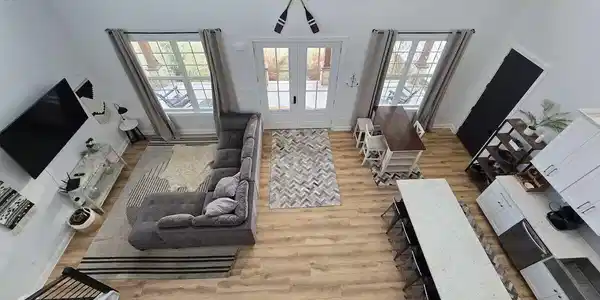 Image 4: Living Room 1j