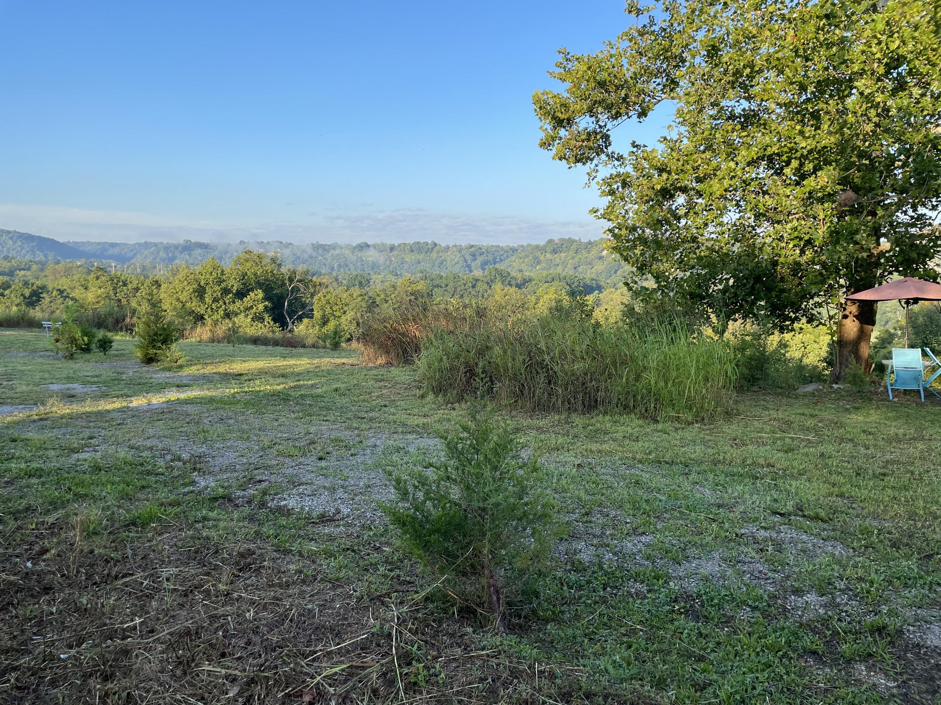 Image 2: 825 View 1