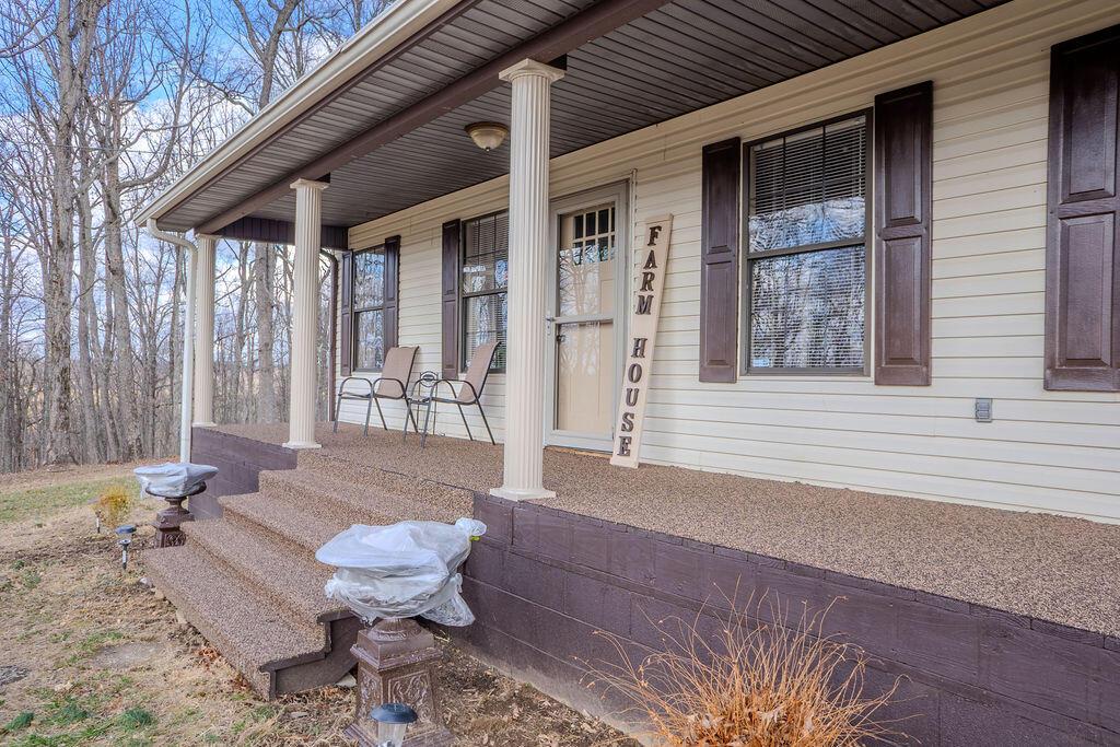 Image 3: 827DeanRoad-03