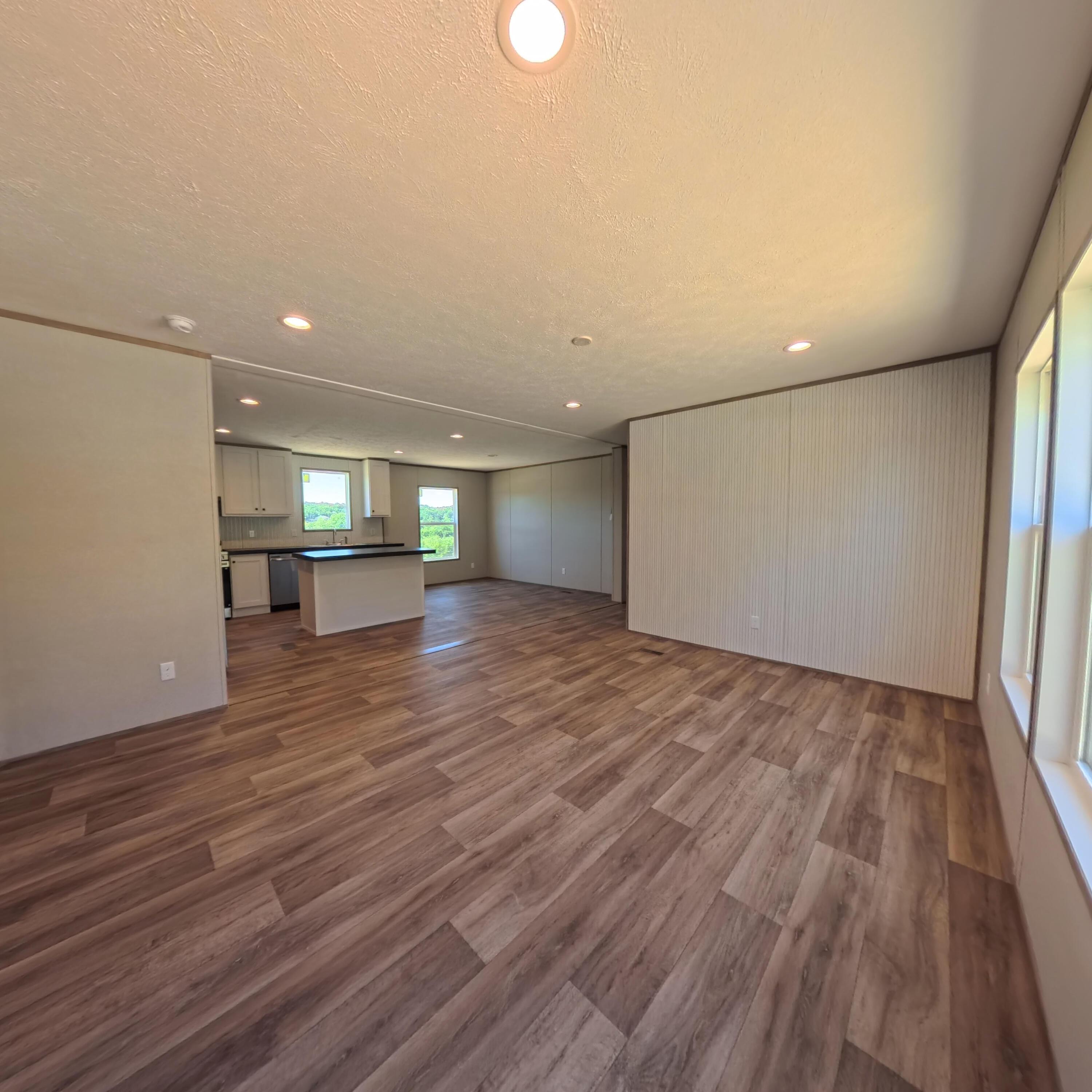 Image 4: Open Concept!