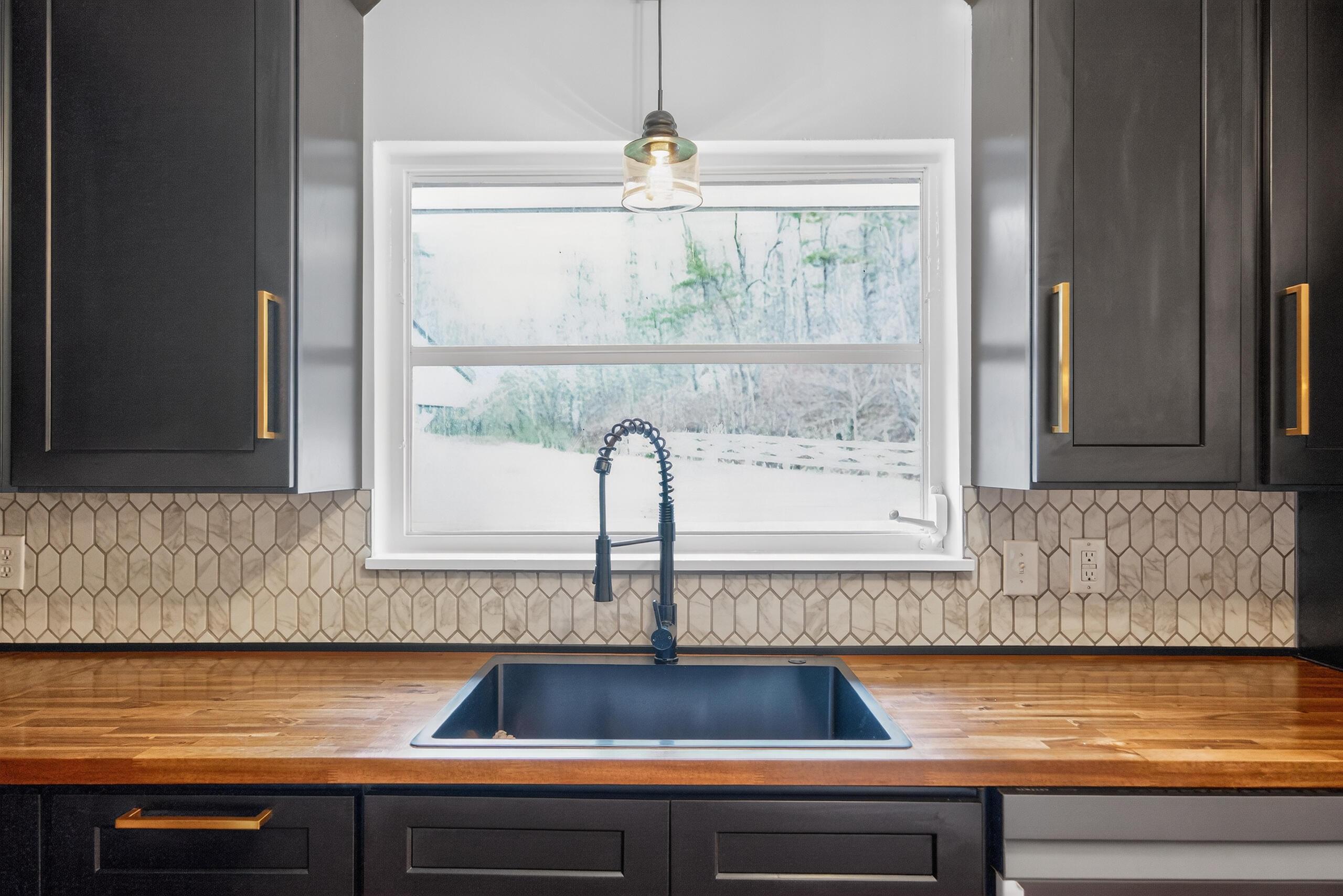 Image 4: 8075highway638_16