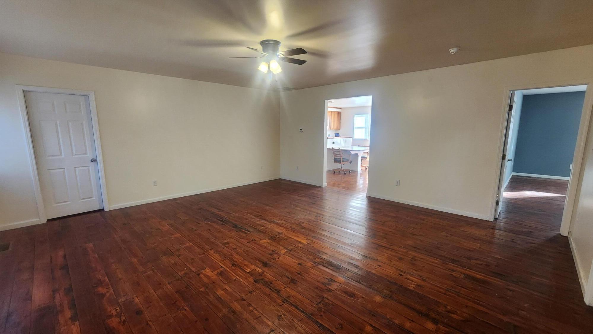 Image 4: Living room