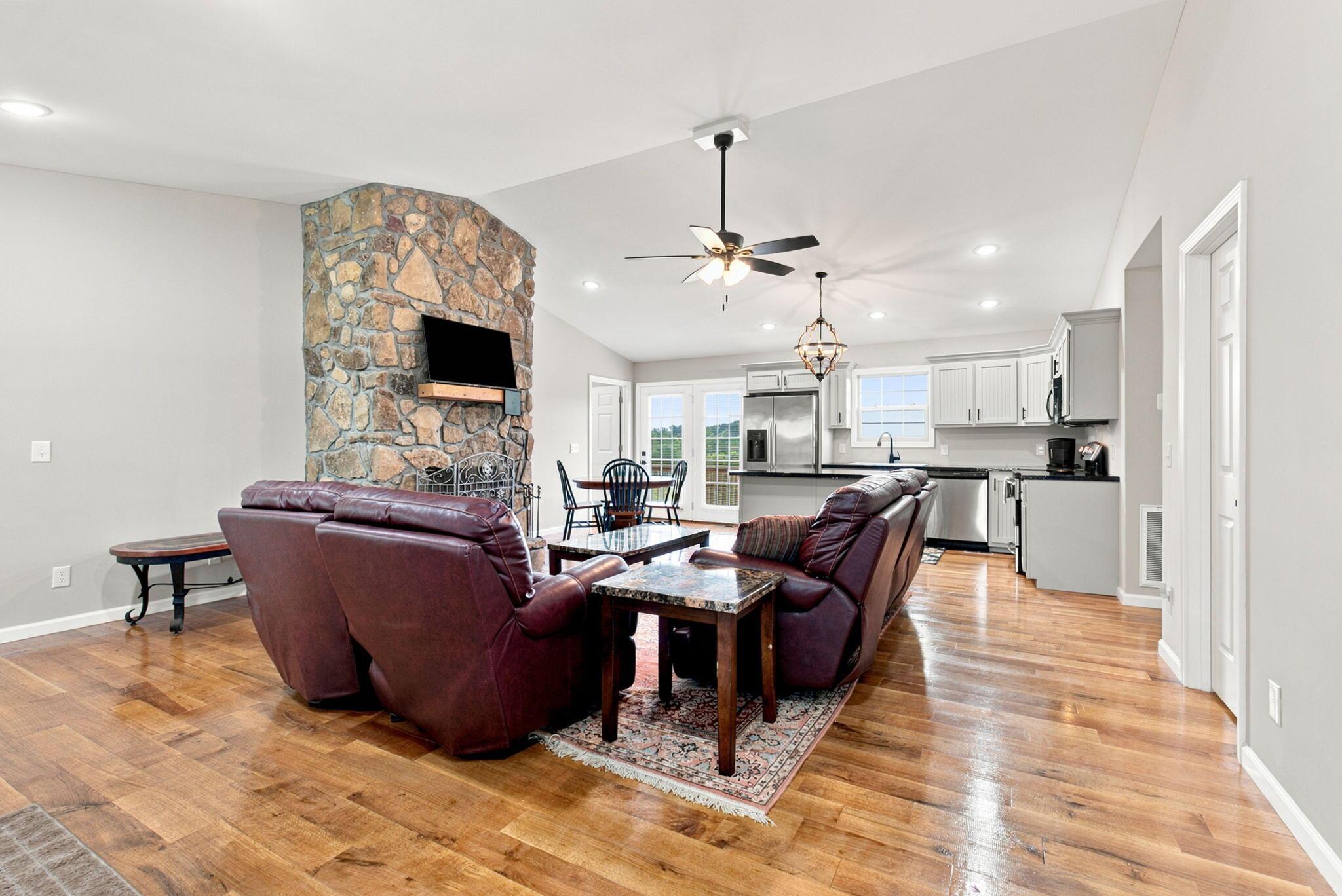 Image 3: 14-web-or-mls-DSC07592