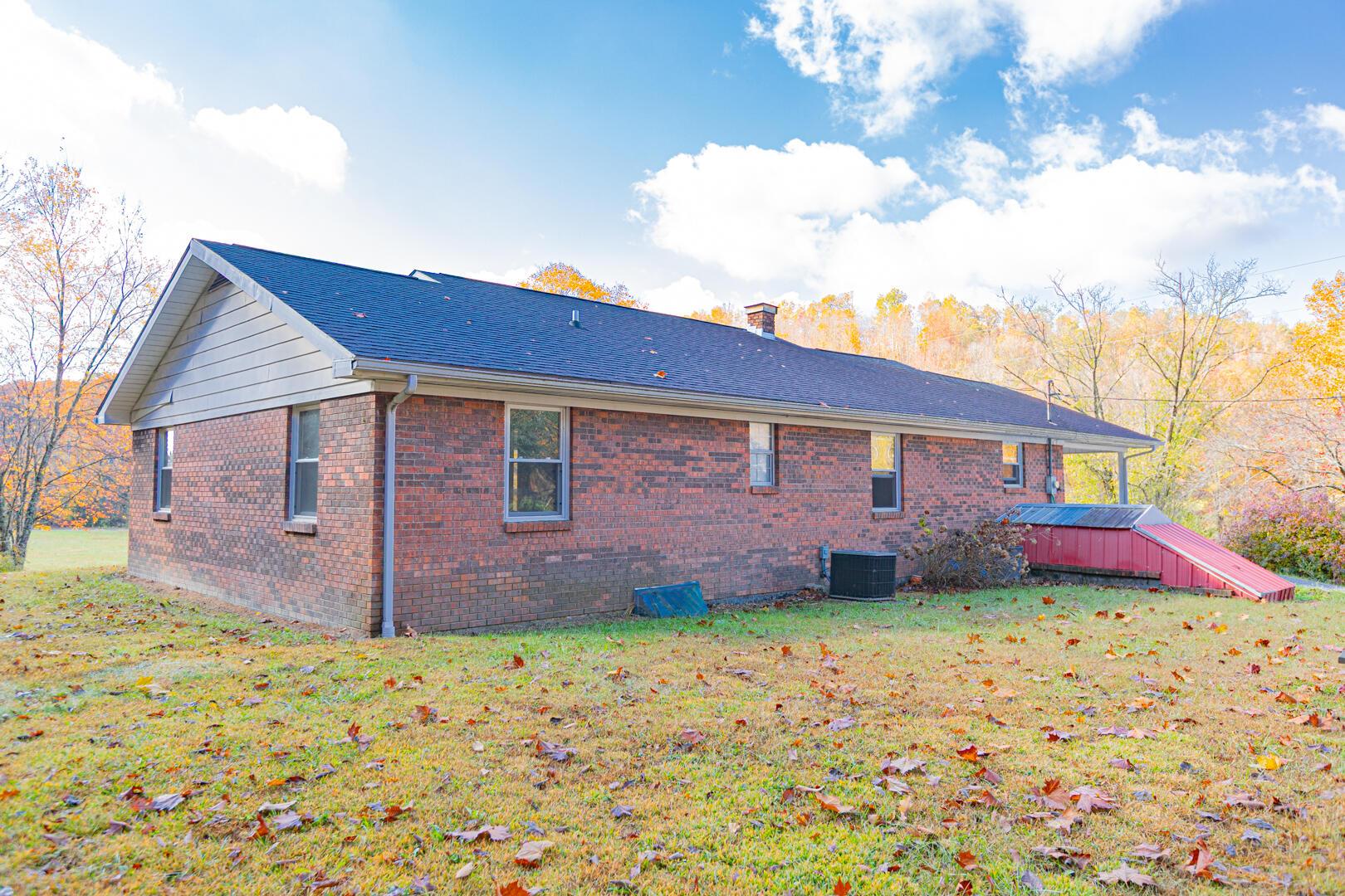 Image 4: 320 Cravens Hollow Rd Liberty KY (3)