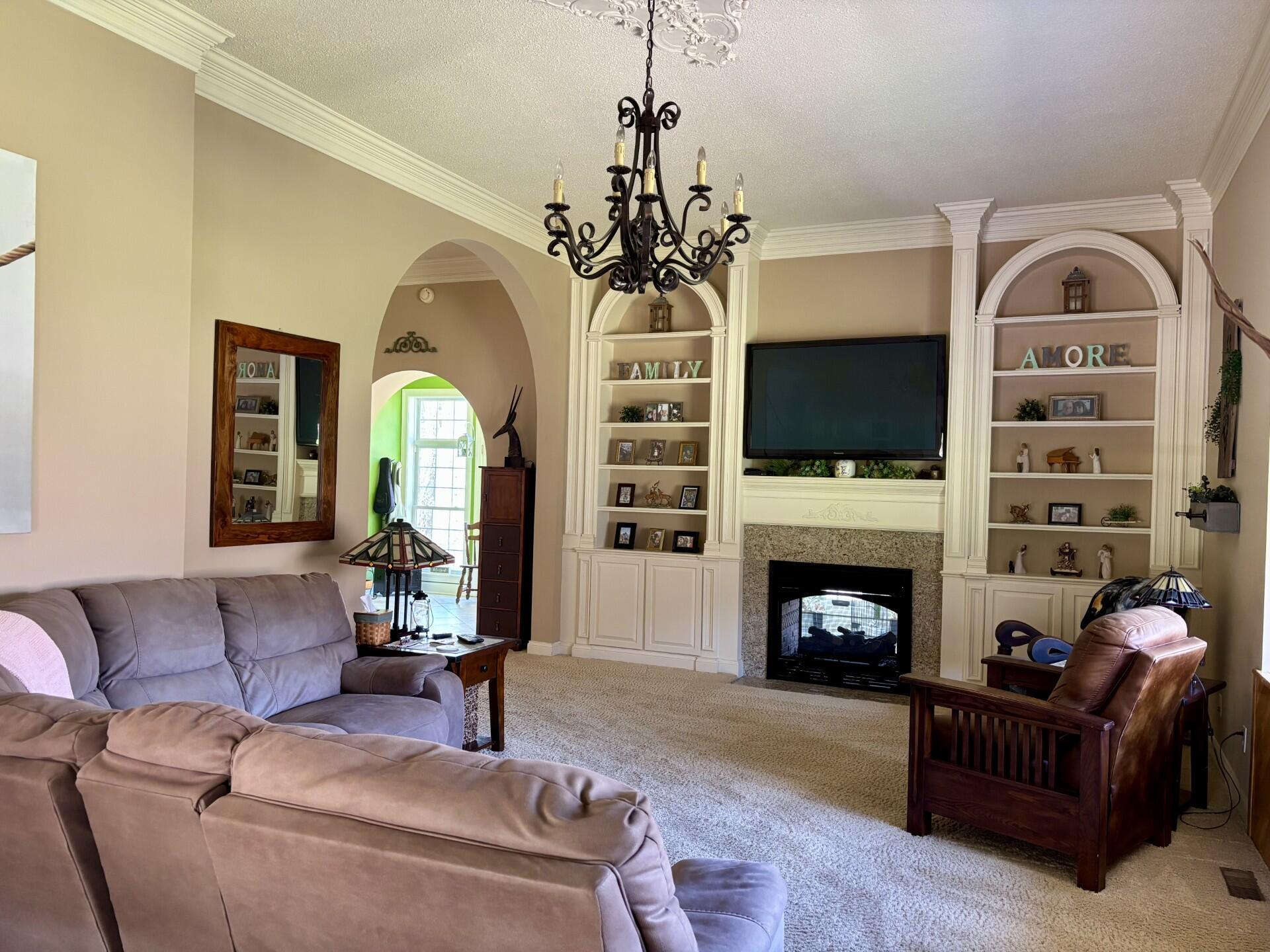 Image 3: Living Room