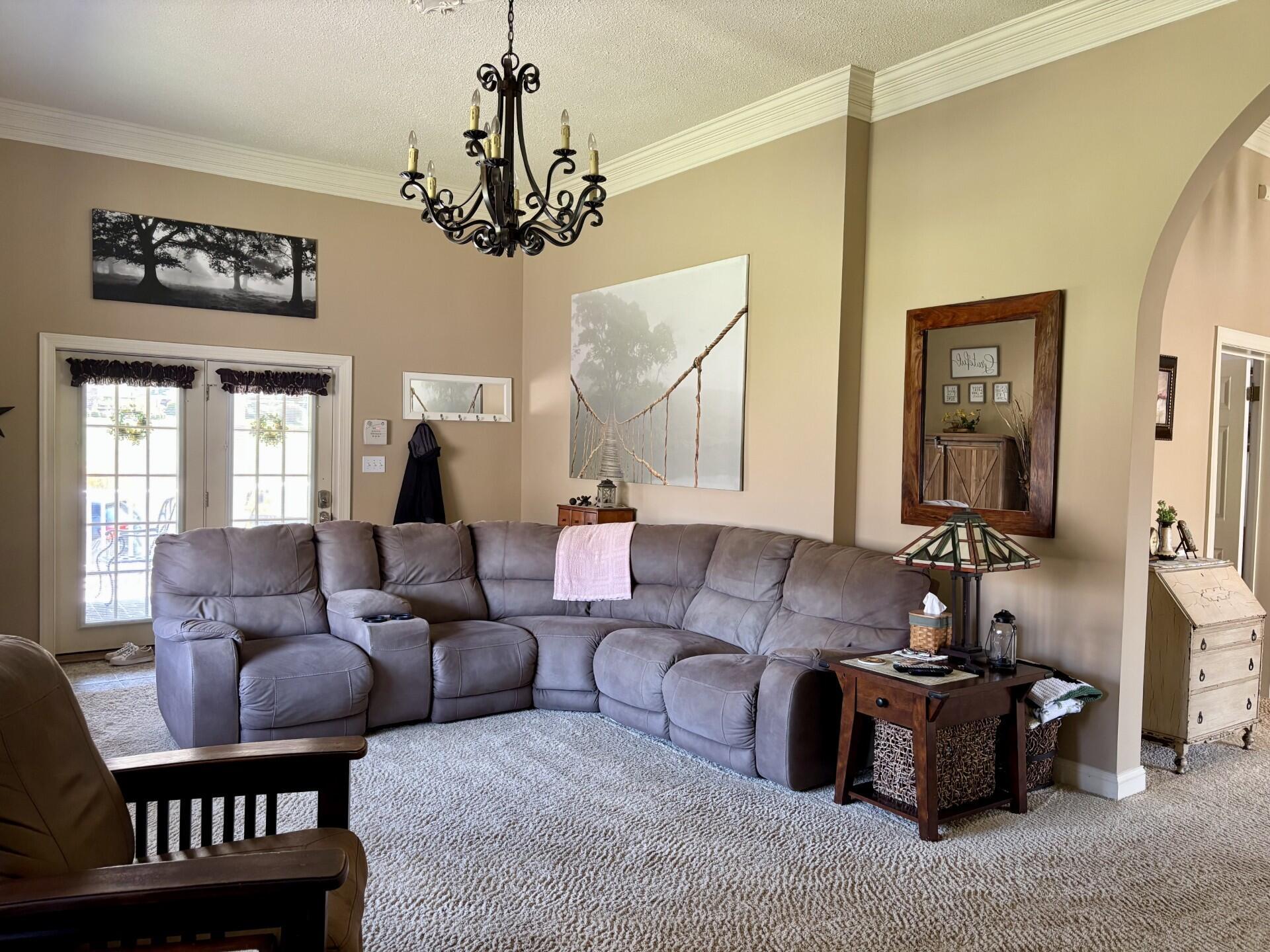 Image 4: Living Room