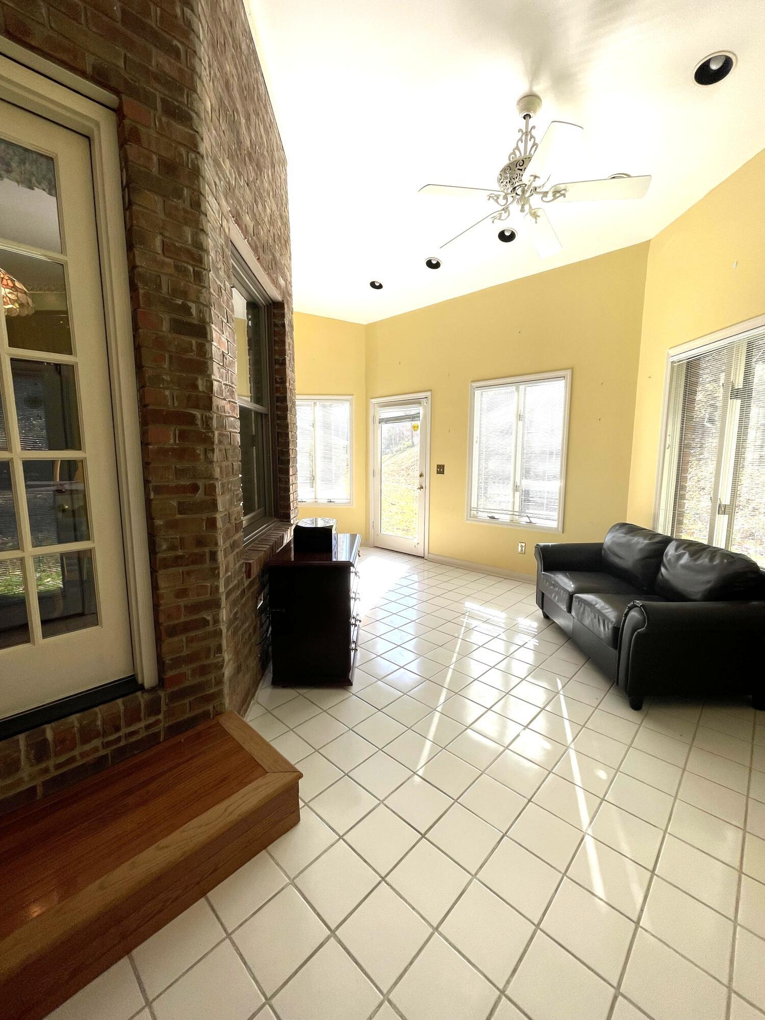 Image 4: Sunroom