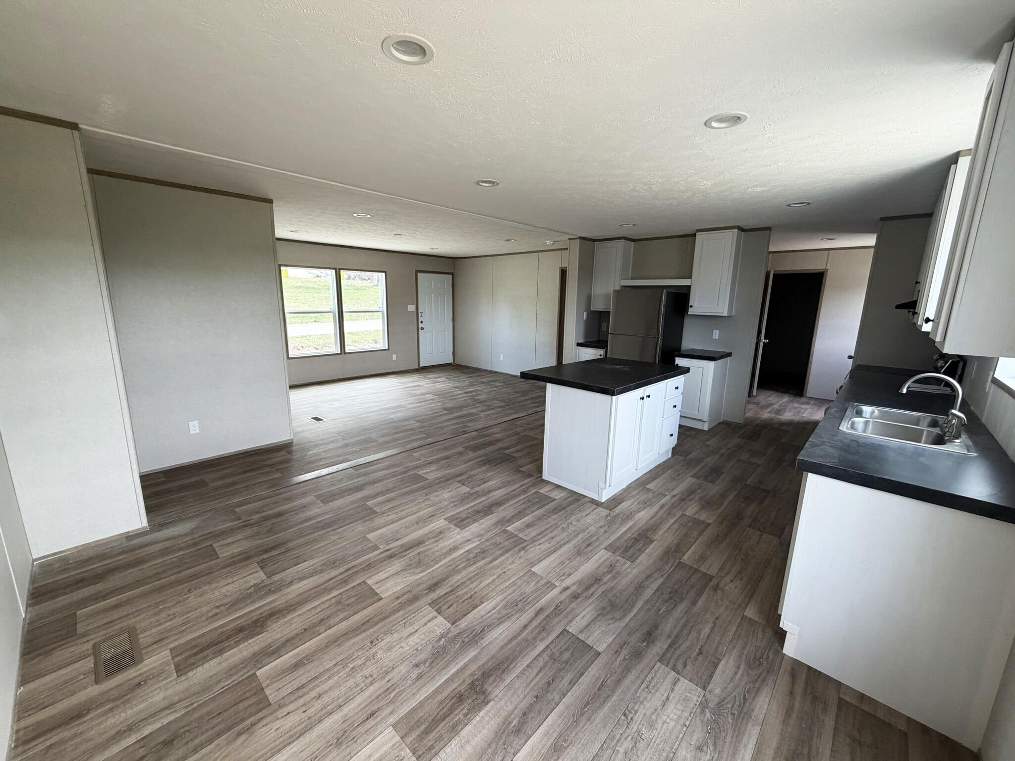 Image 3: Open floor plan!