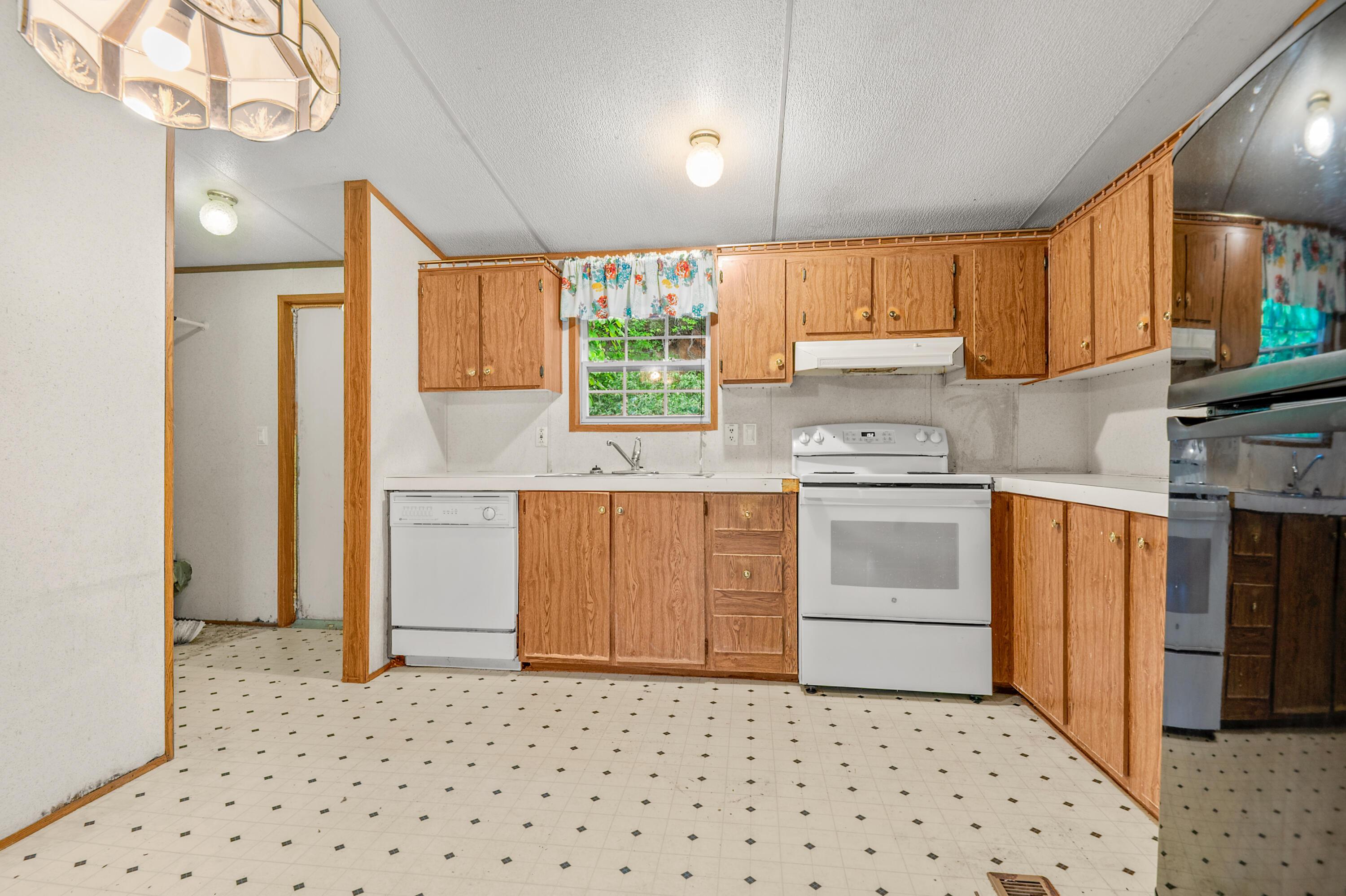 Image 1: Kitchen