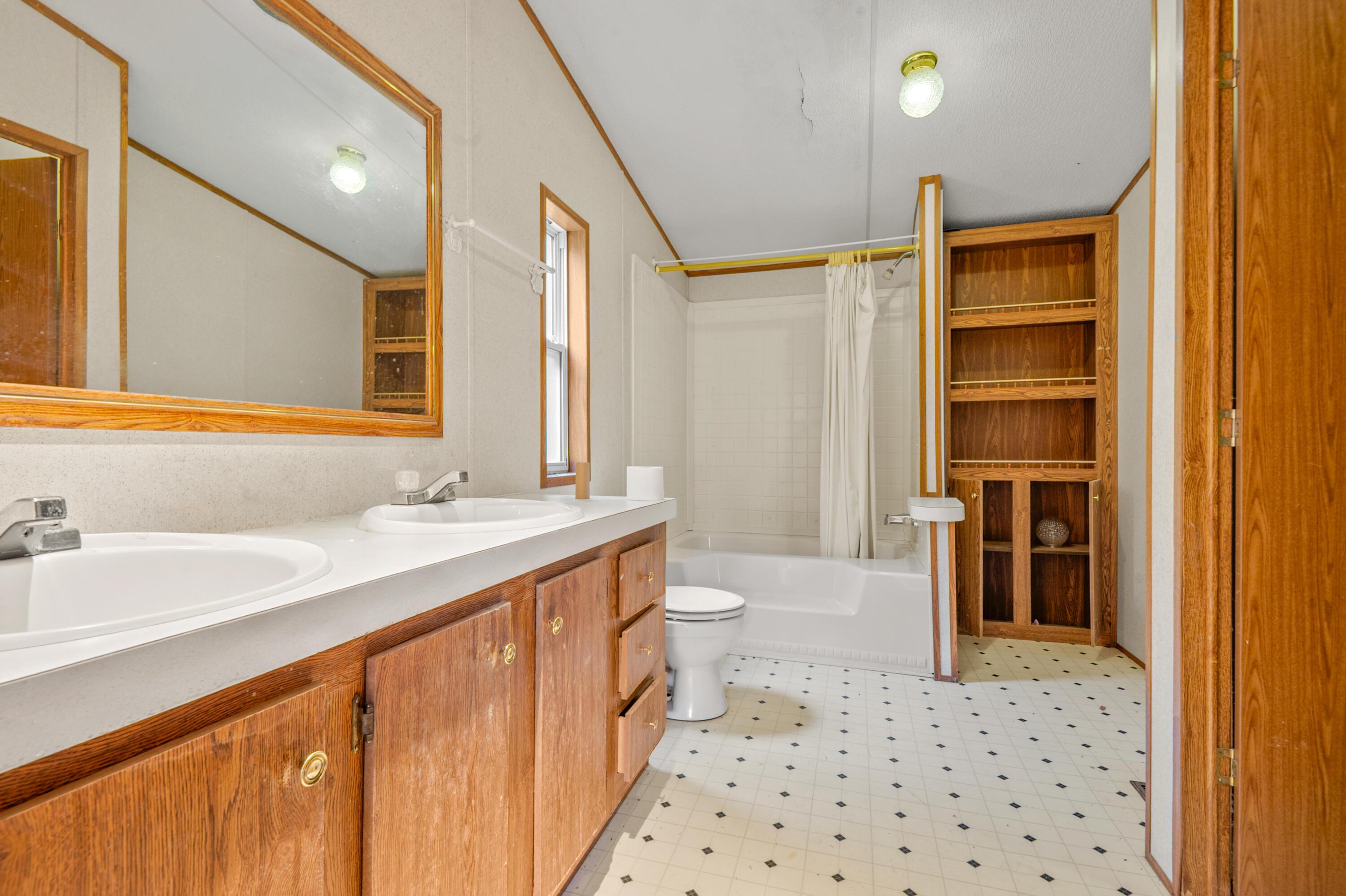 Image 3: Primary Bathroom