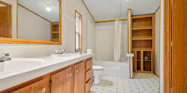 Image 3: Primary Bathroom