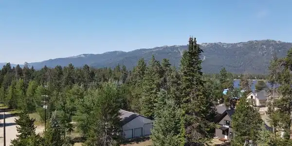Image 2: 3 Lots With Mountain Views