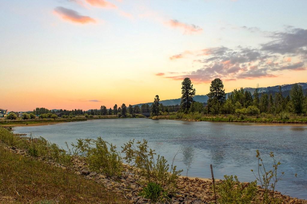 Image 2: Enjoy Sunsets Over West Mountain