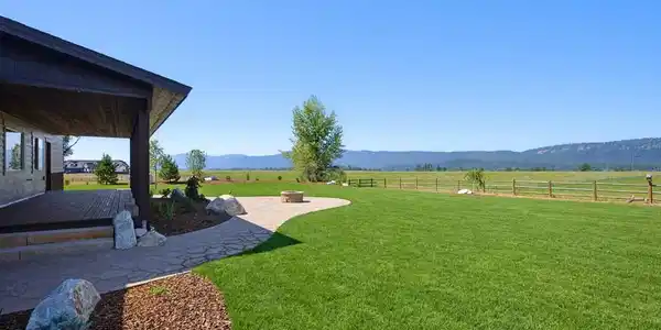 Image 4: Views to West Mountain