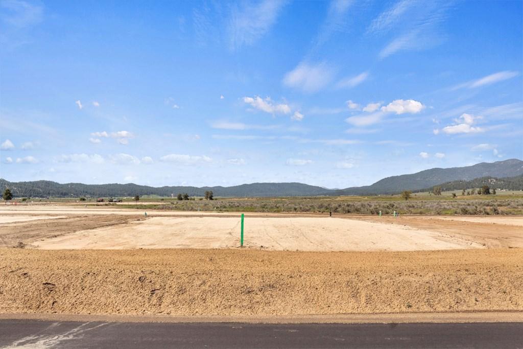 Image 4: Level Building Site