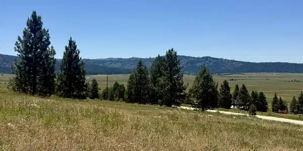 Image 2: Round Valley Views