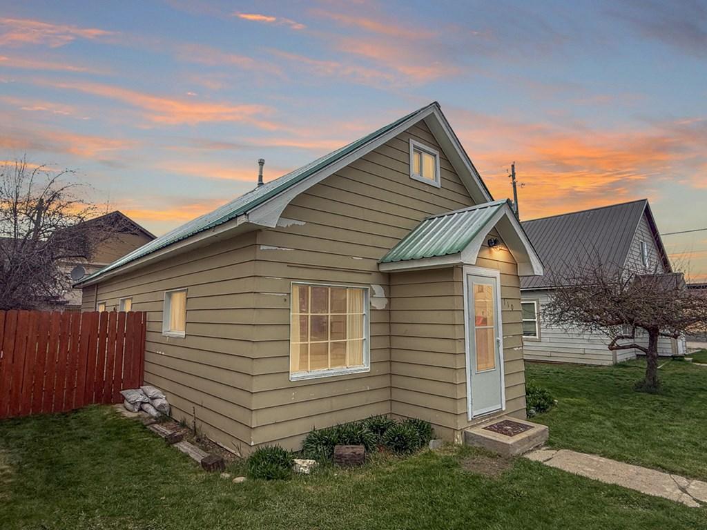 Image 2: Perfect Investment or Starter Home