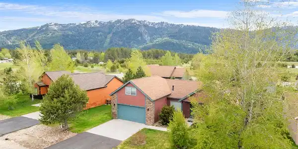 15 Buckskin Drive