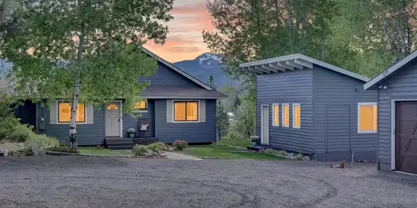 1211 Elo Road