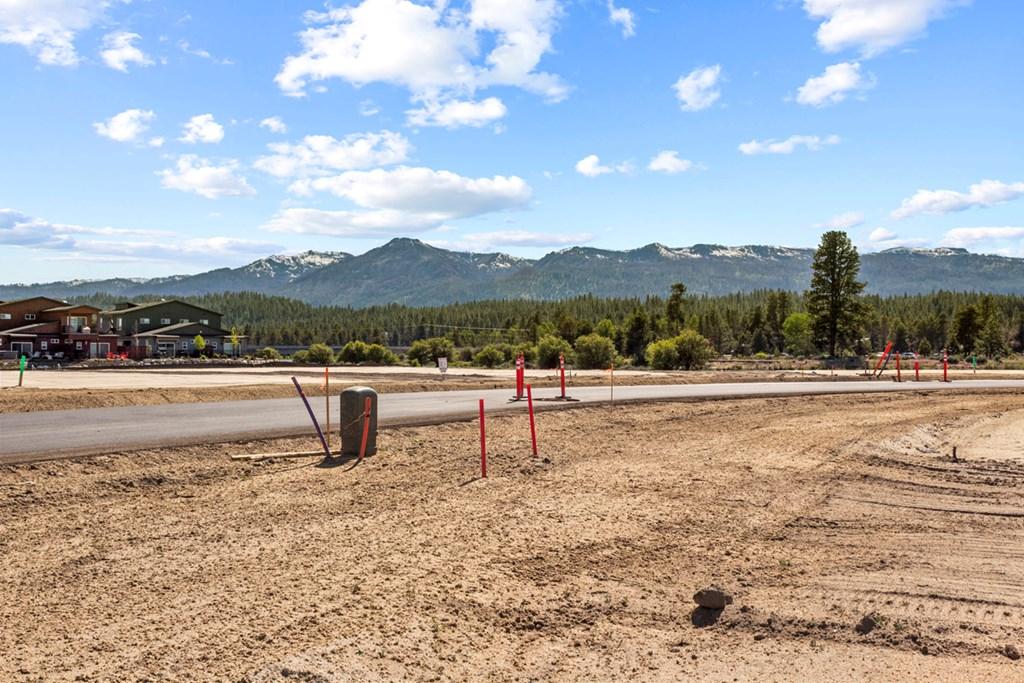 Image 4: Fantastic Views of West Mountain