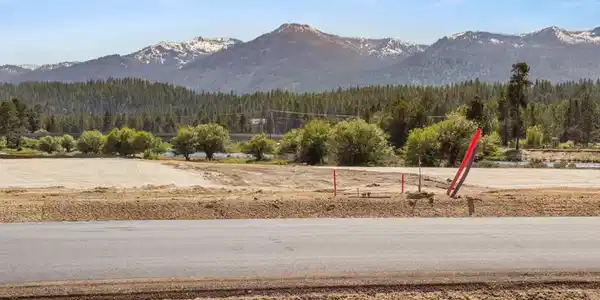 Image 3: Collier Peak Views