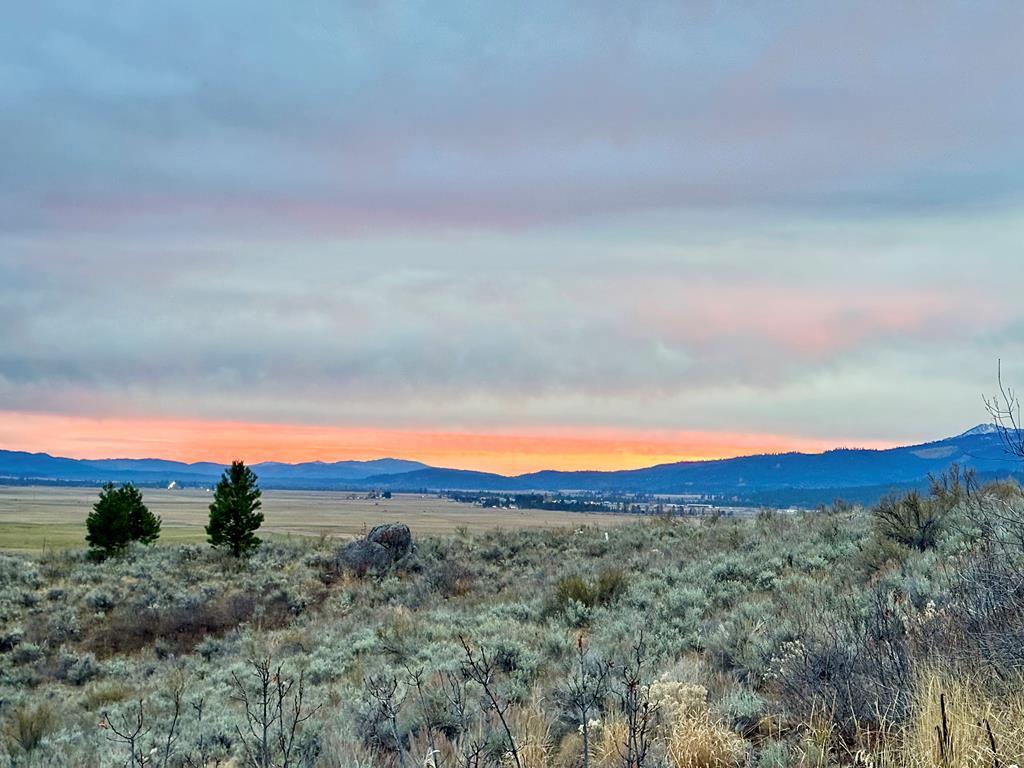 Image 2: Savors Sunsets Over West Mountain