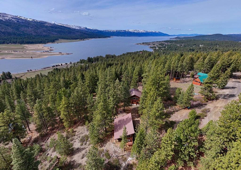 Image 2: Stones Throw from Lake Cascade