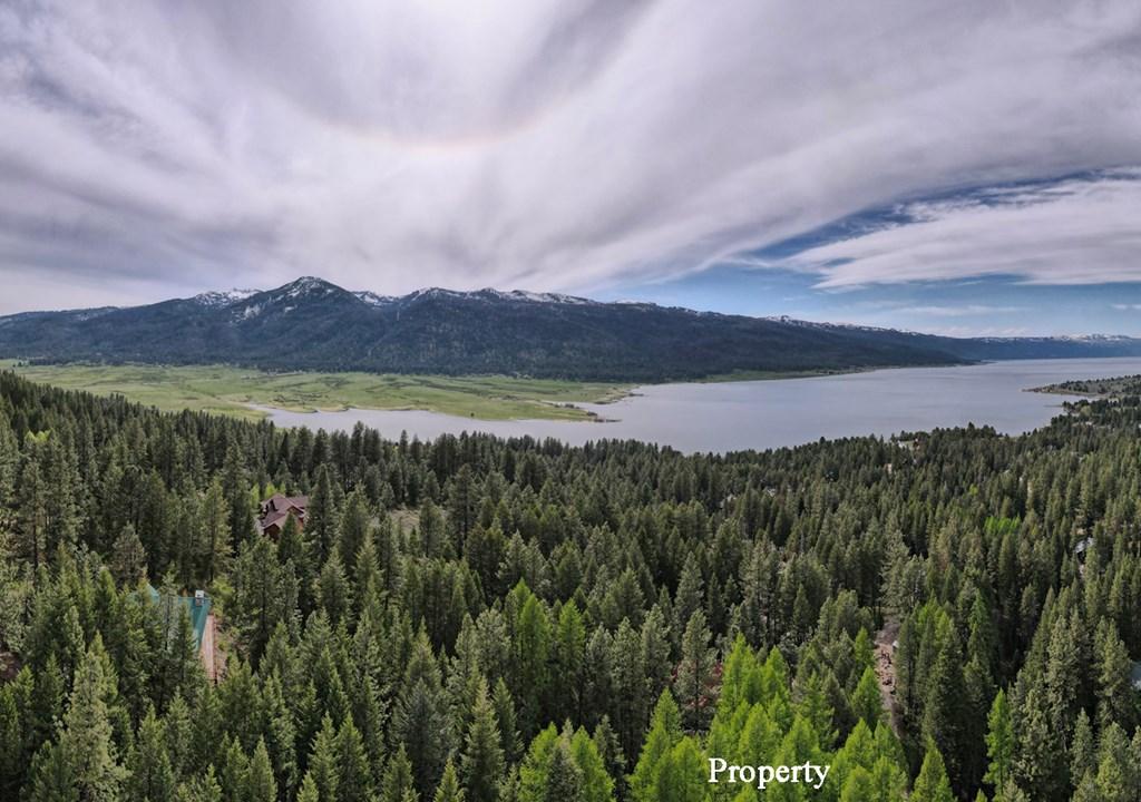 Image 2: Walking Distance to Lake Cascade