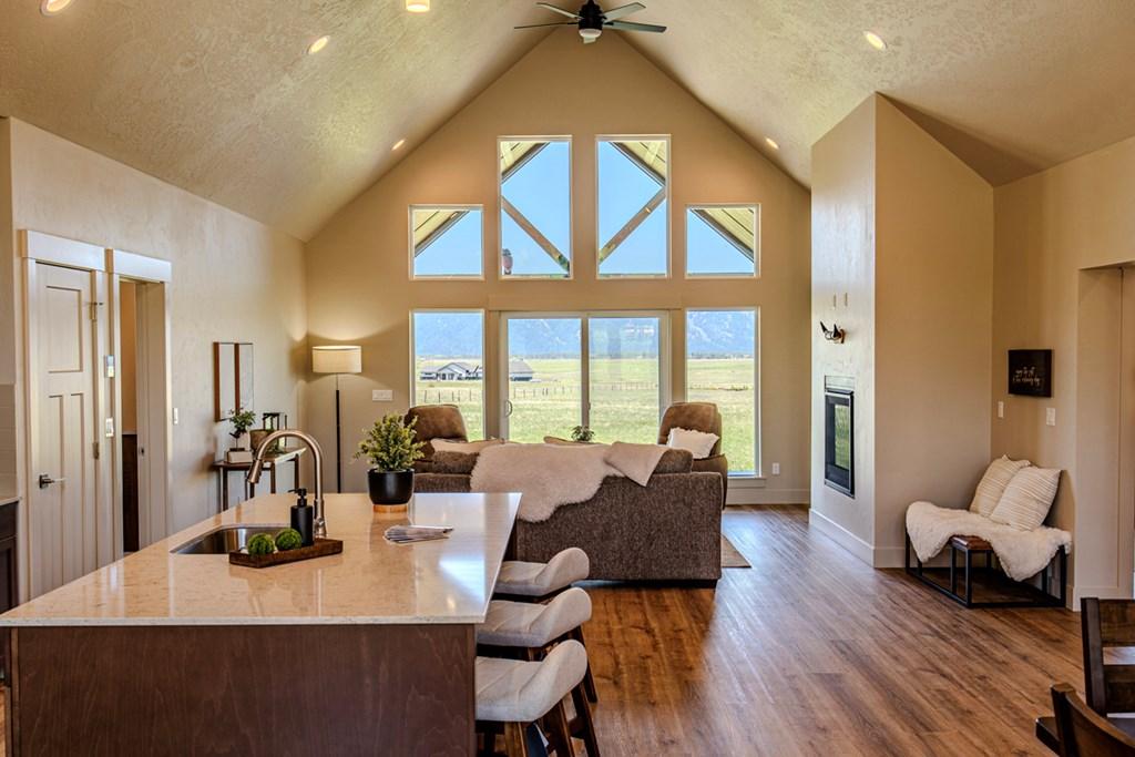 Image 3: Open Floor Plan