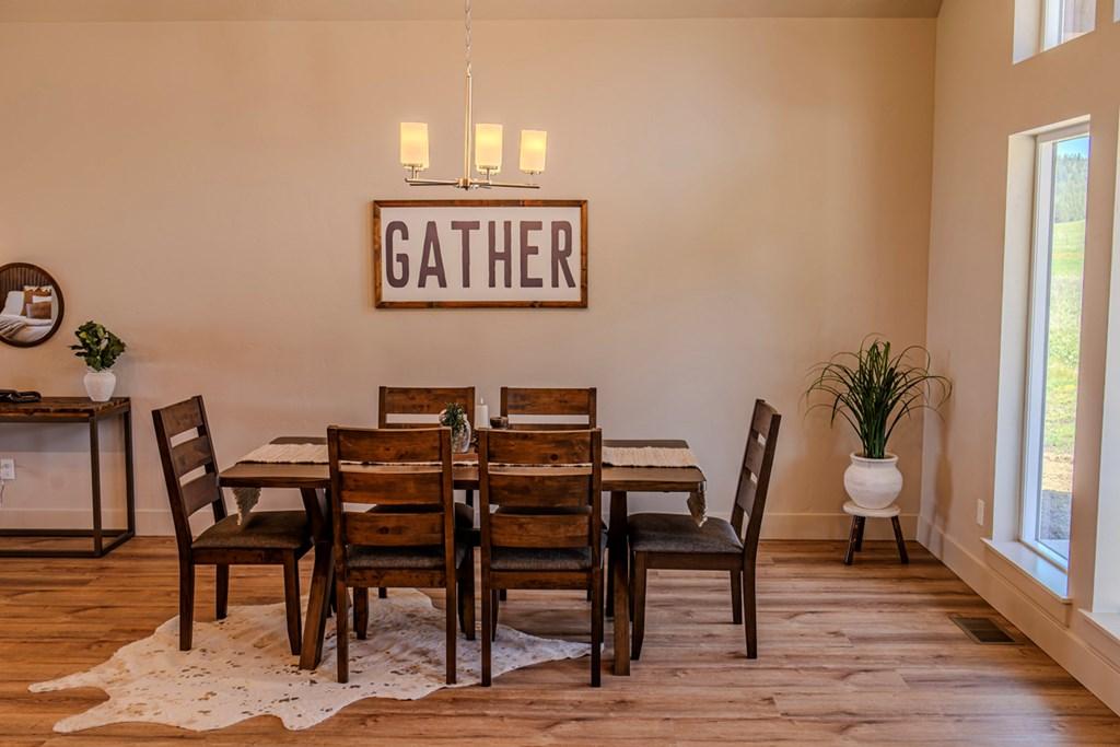 Image 4: Dining Area