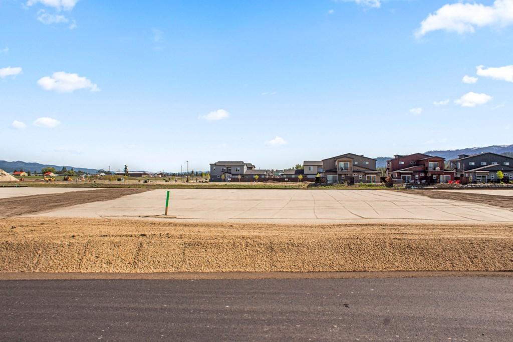 Image 3: Large Level Lot With City Utilities