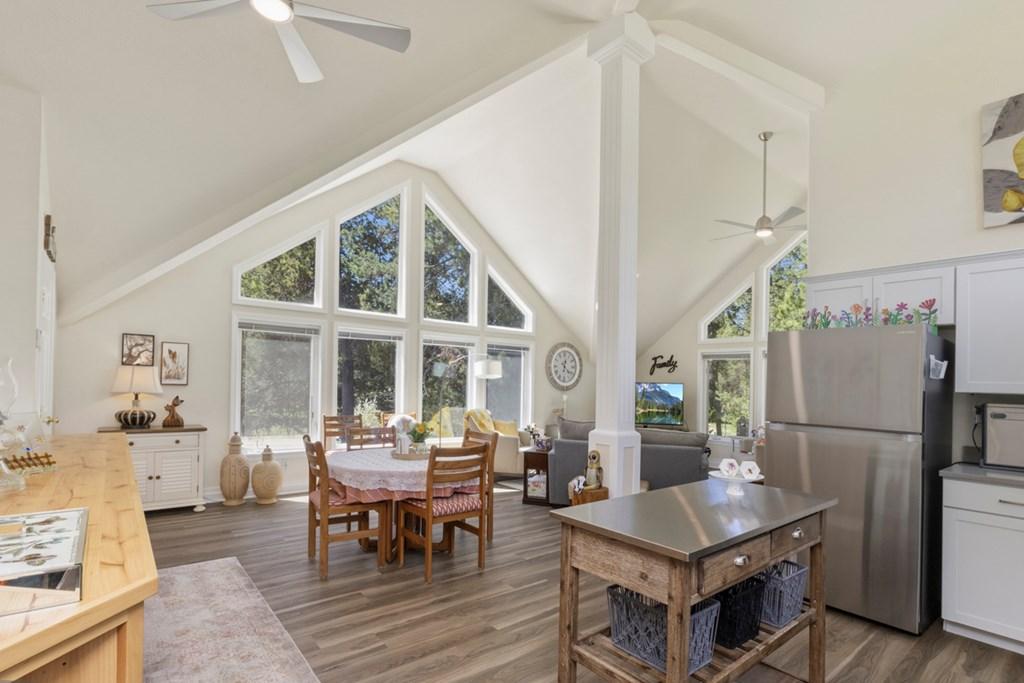 Image 2: Beautiful Upstairs