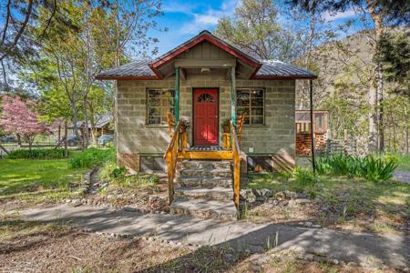 1300 Salmon Drive
