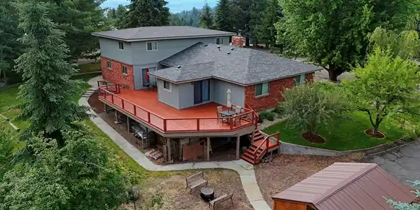 Image 3: 900 Sq. Ft. Deck