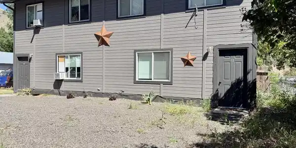 Image 2: Plenty of parking in front of duplex, Plenty of parking in front of duplex