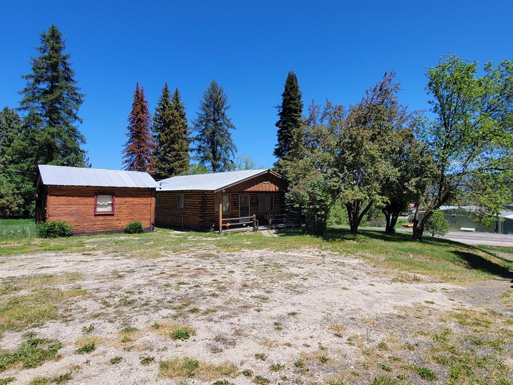 Image 3: Log cabin and shed included