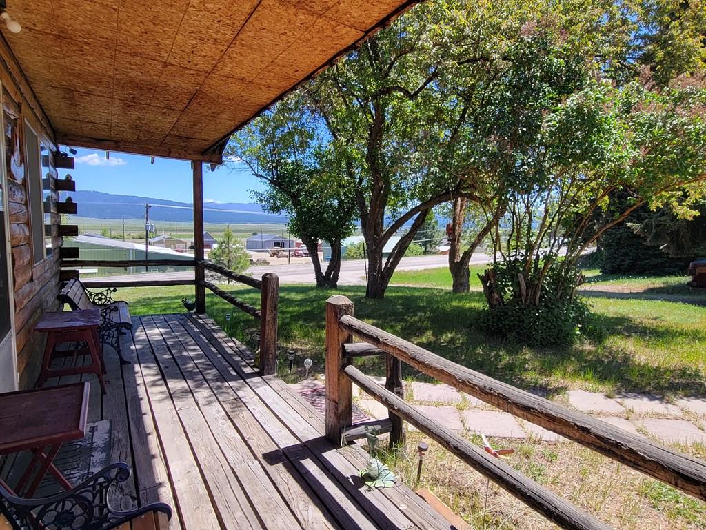 Image 4: Covered deck