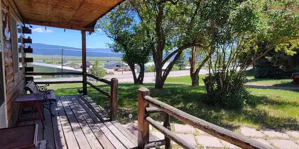 Image 4: Covered deck