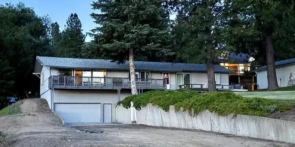 110 Lakeshore Drive